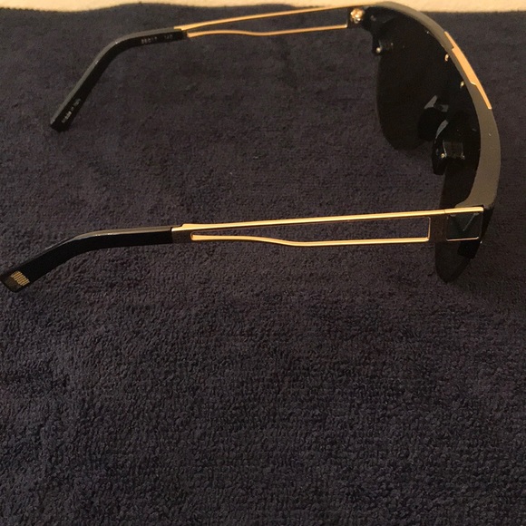 Louis Vuitton Sunglasses - Picture 3 of 8